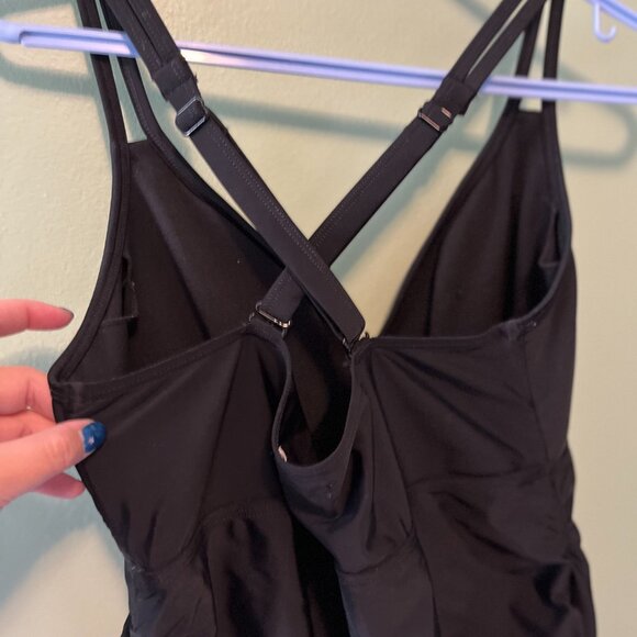 Thyme Maternity V neck Swim Tank Black L with adjustable straps - Picture 4 of 5